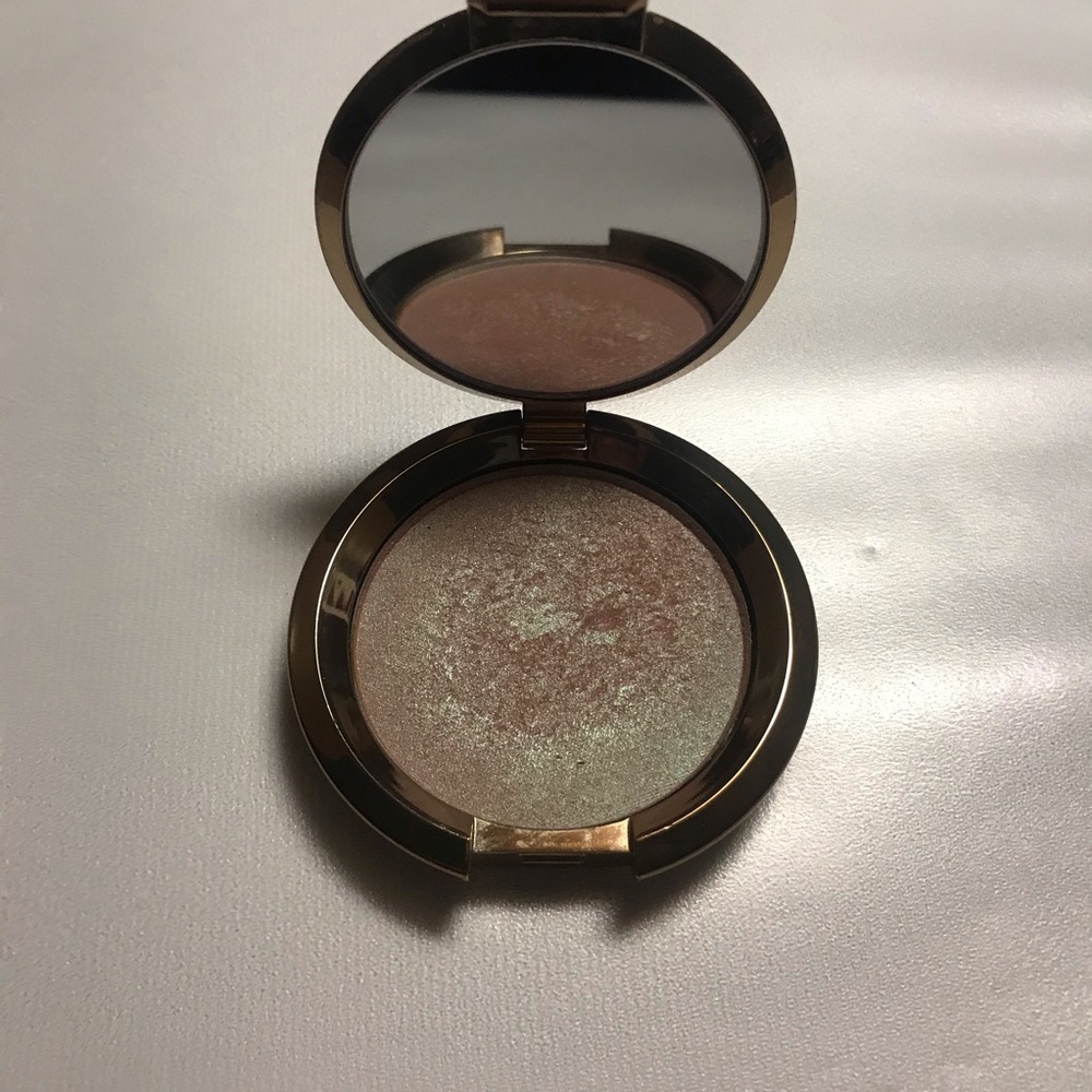 BECCA Light Chaser Highlighter: Opal Flashes Jade